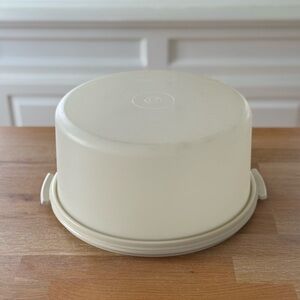 Vintage Tupperware Cream Cake Carrier